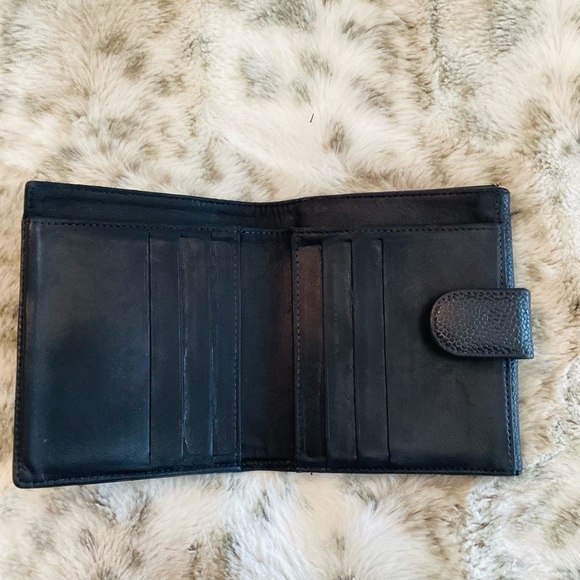 CHANEL Caviar Compact Wallet EUC - Picture 5 of 9
